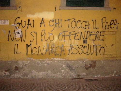 Scritte sui Muri giù le mani