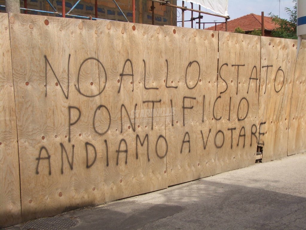 Scritte sui Muri Via democratica