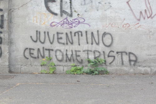 Scritte sui Muri Ultras scattanti