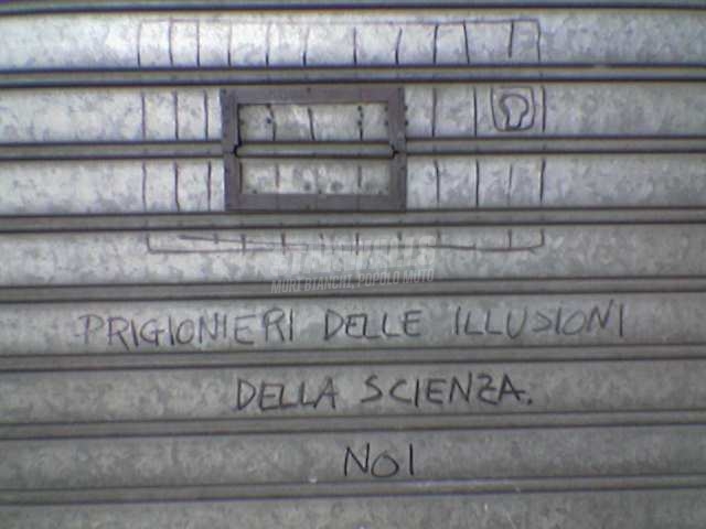 Scritte sui Muri Davanti ad una farmacia