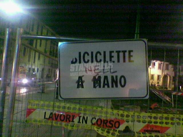 Scritte sui Muri 2 ruote scomode