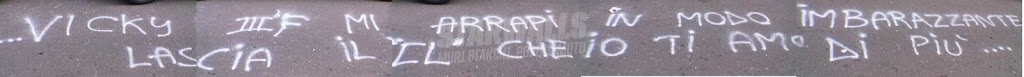 Scritte sui Muri Fai la pazzia per amore!