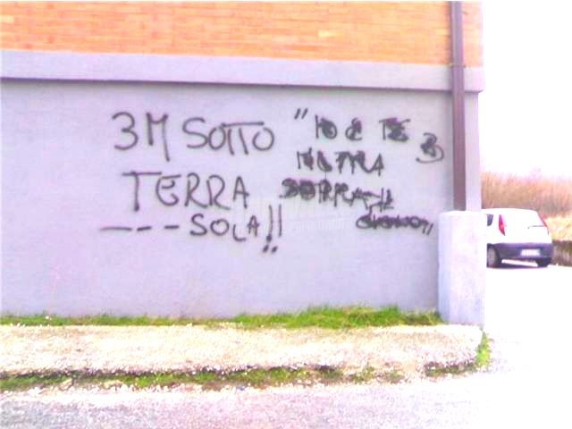 Scritte sui Muri 3 metri di solitudine ..