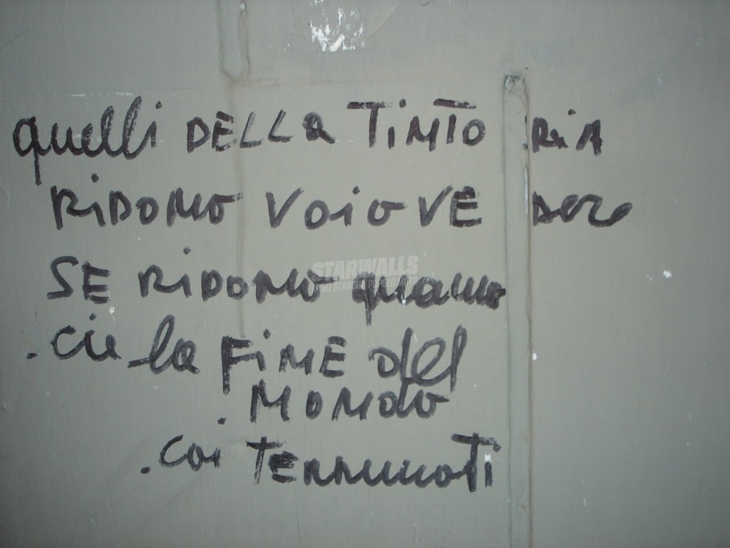 Scritte sui Muri panni sporchi e terremoto