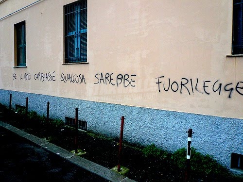 Scritte sui Muri Democrazia malata