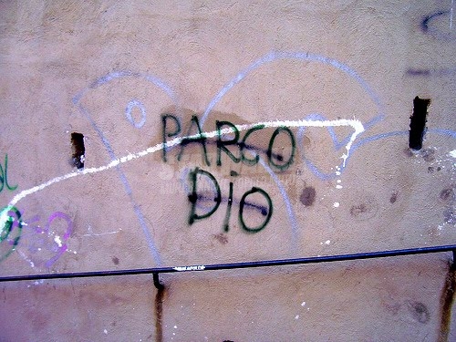 Scritte sui Muri Divinità moderata