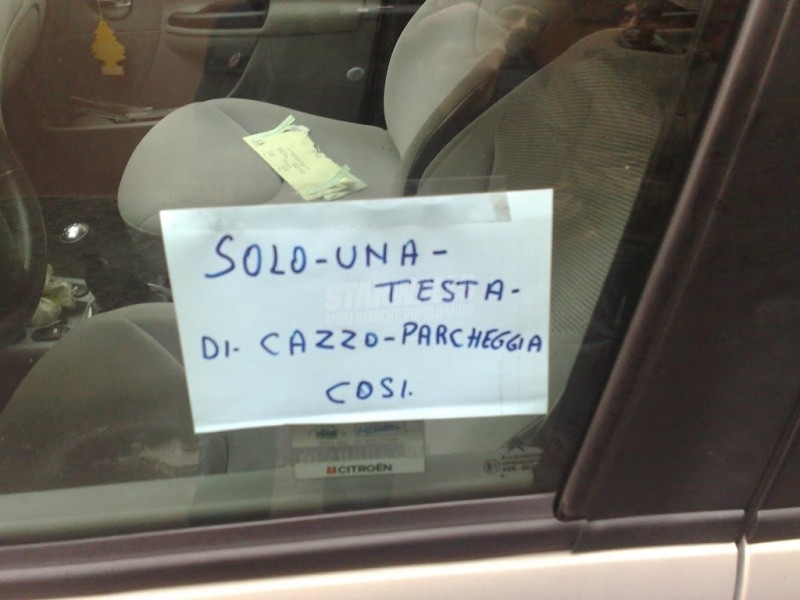 Scritte sui Muri Parcheggio creativo