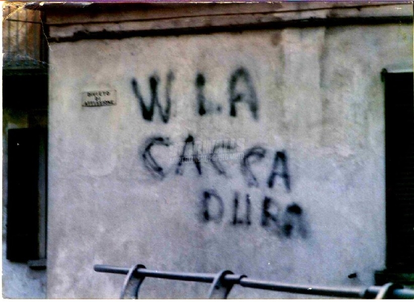 Scritte sui Muri Via la dissenteria