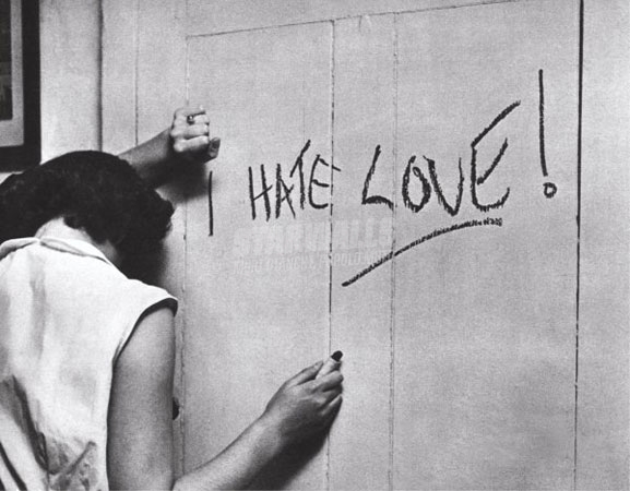 Scritte sui Muri Kubrick hates love