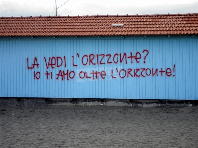 Scritte sui Muri Amore senza confini