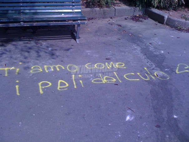 Scritte sui Muri Romantiche dissonanze