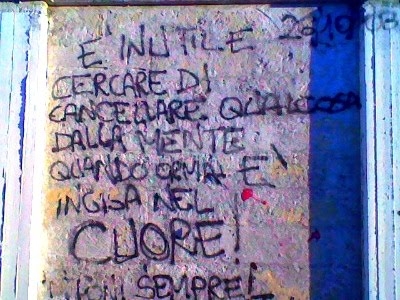 Scritte sui Muri Piccoli Moccia crescono 