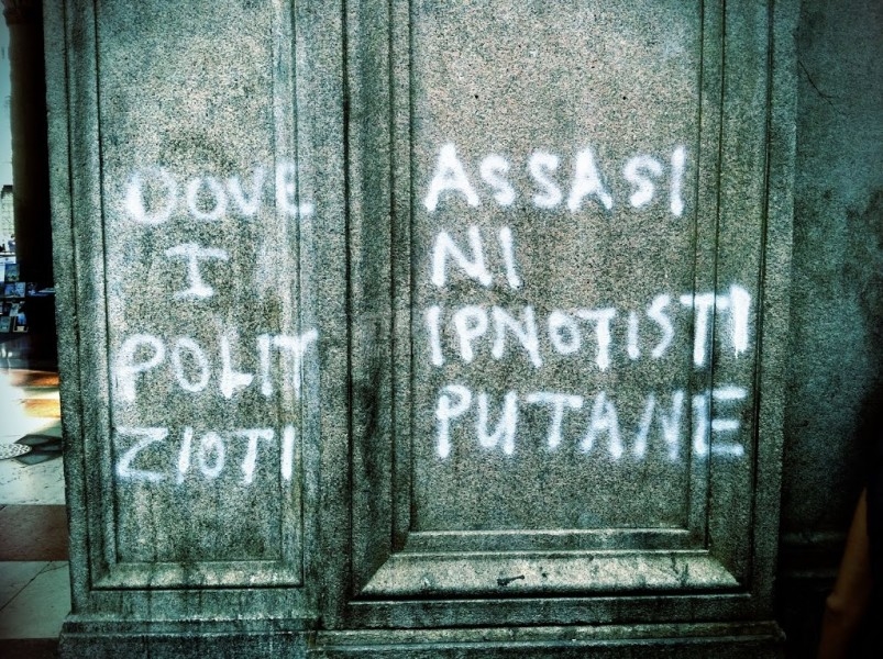 Scritte sui Muri Avanguardia ipnotista