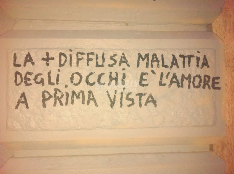 Scritte sui Muri Occhi malati