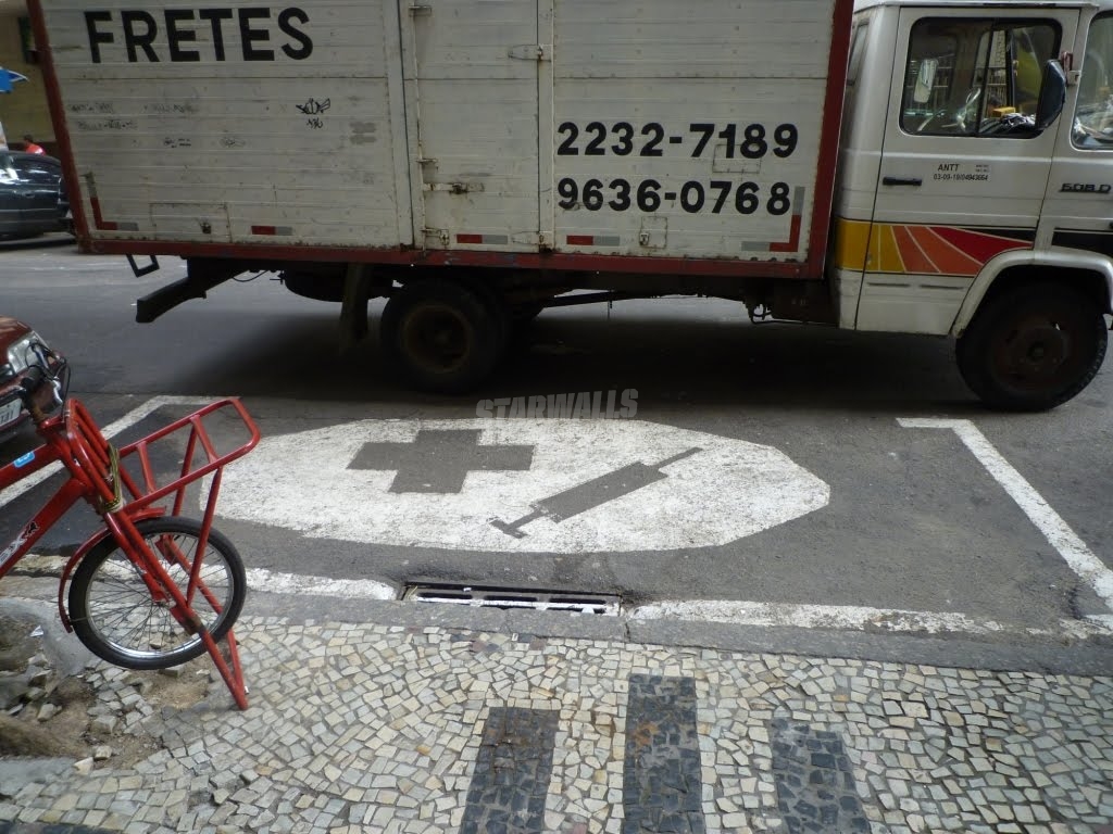 Scritte sui Muri Farmàcia, Barrio Leme