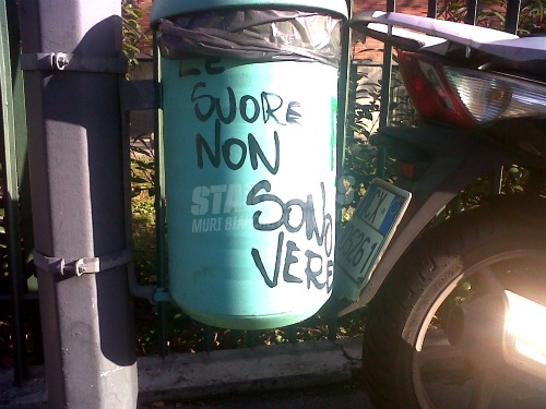 Scritte sui Muri Sorelle monelle