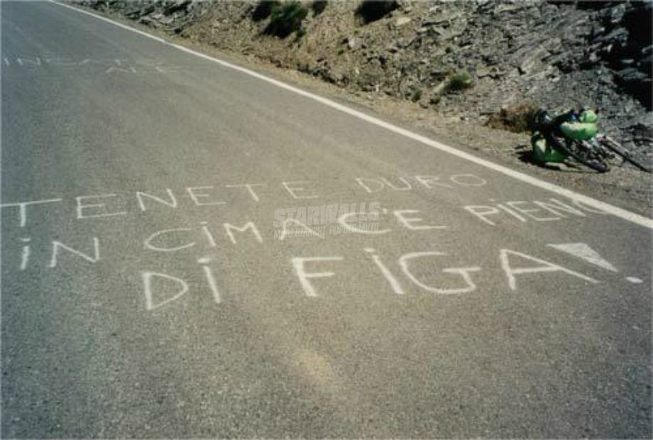 Scritte sui Muri Sostegno ai ciclisti