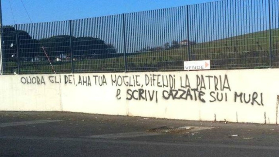 Scritte sui Muri Piccoli Ettore crescono