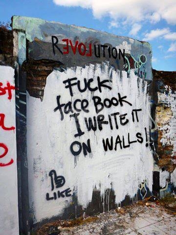 Scritte sui Muri Wall vs wall
