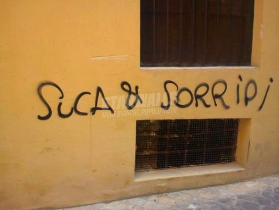 Scritte sui Muri Be happy