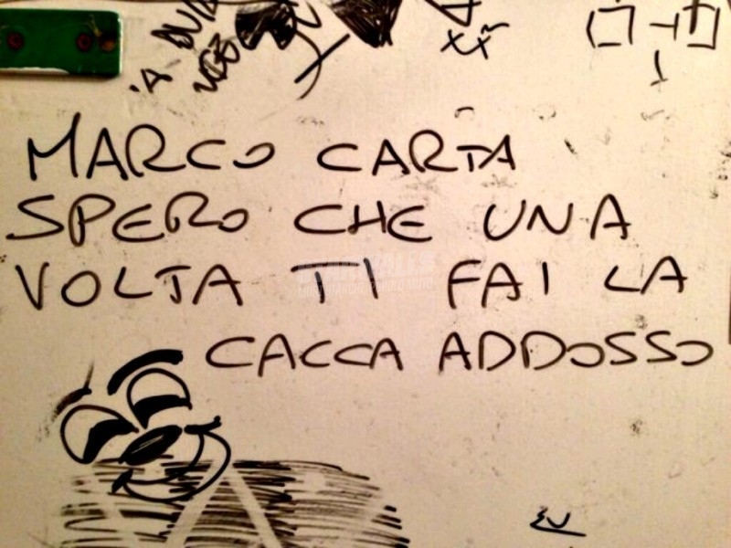 Scritte sui Muri Carta canta poco