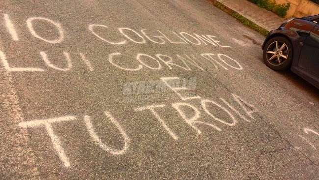 Scritte sui Muri Il triangolo NO