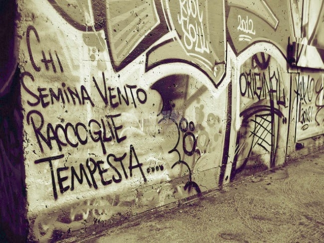 Scritte sui Muri Tutto torna (indietro)