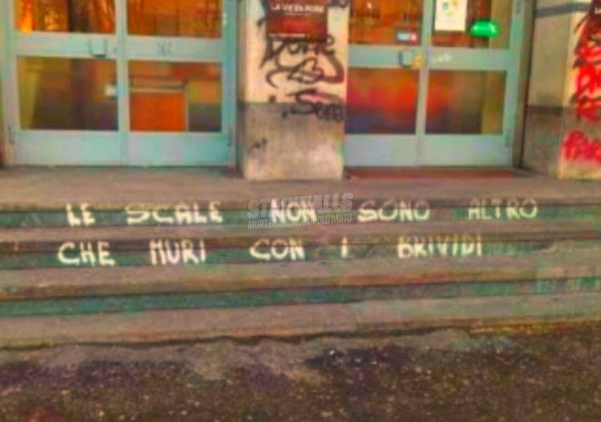 Scritte sui Muri Diversa angolazione