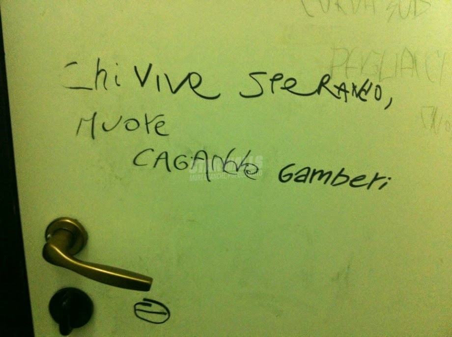 Scritte sui Muri c'è gente che scrivono