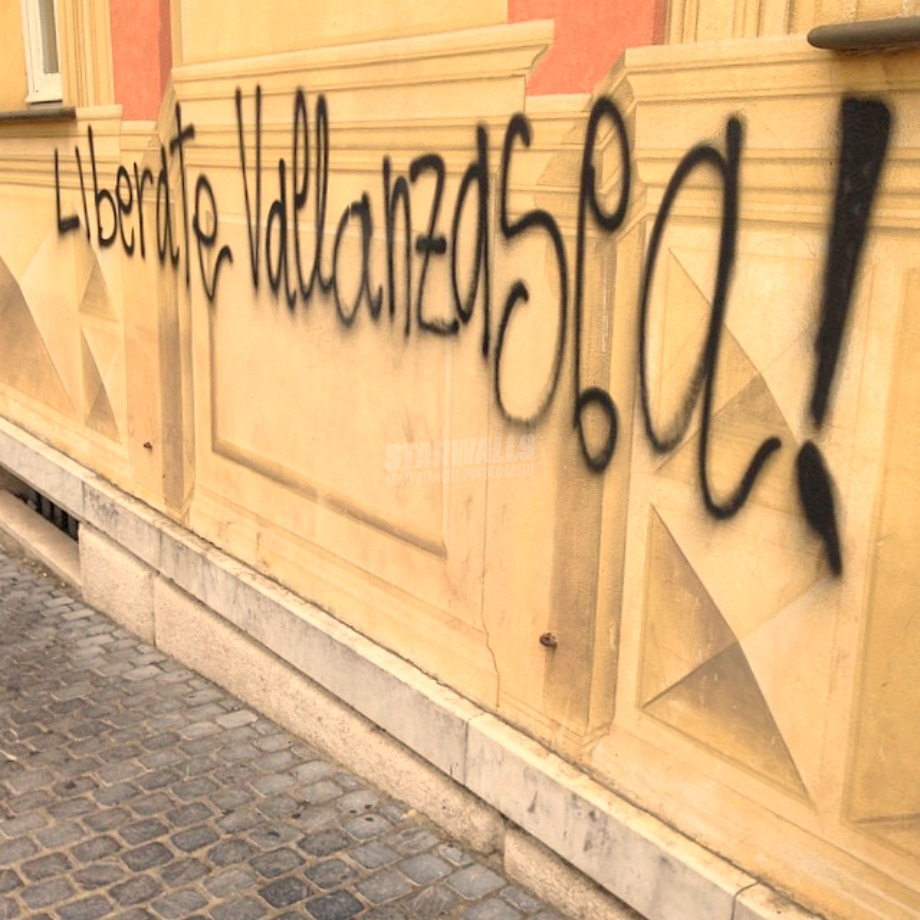 Scritte sui Muri Richiesta d'aiuto