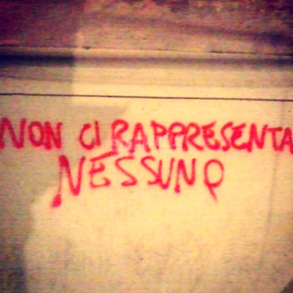 Scritte sui Muri Mentre aspettiamo