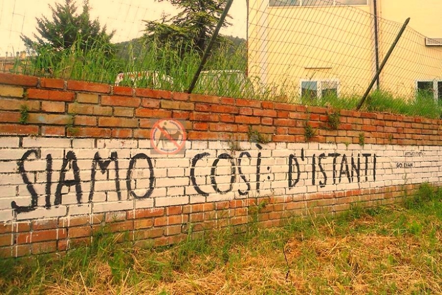 Scritte sui Muri Troppi istanti distanti