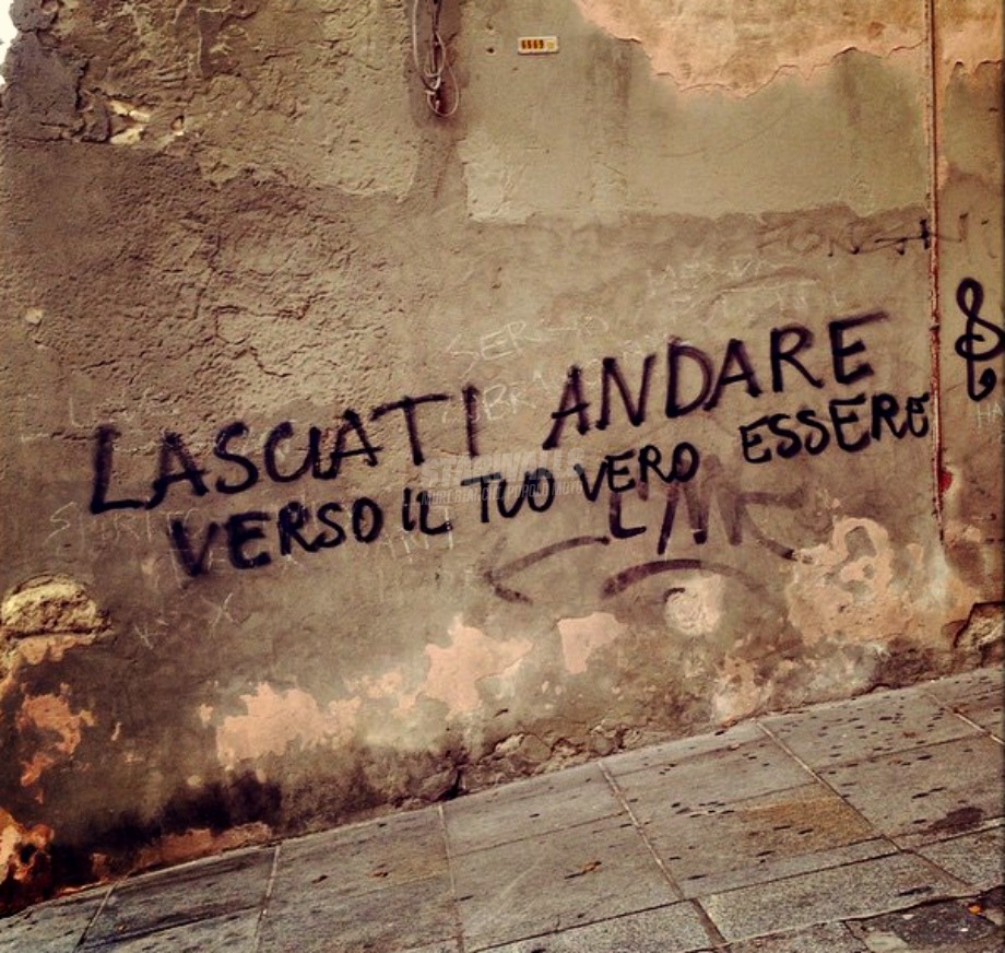 Scritte sui Muri Parole pendenti