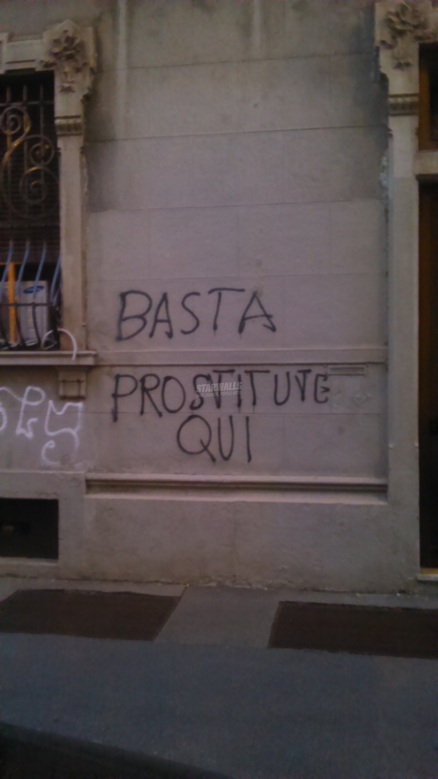 Scritte sui Muri Cambiate posto