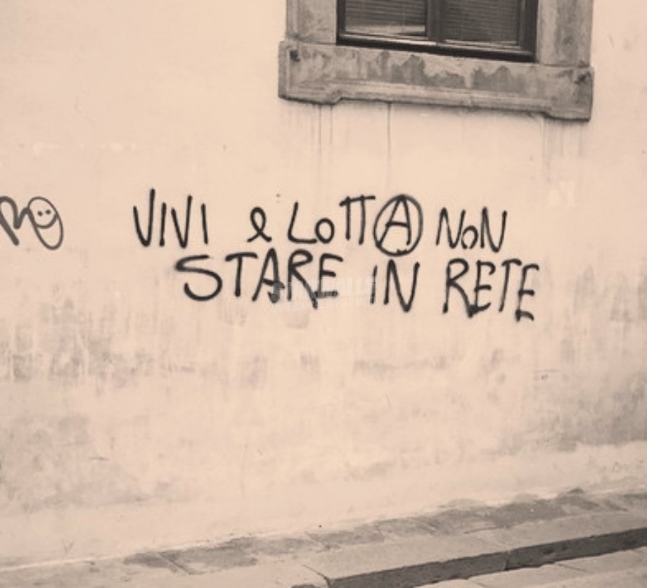 Scritte sui Muri Scollegati