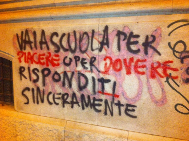 Scritte sui Muri Scuole forzate