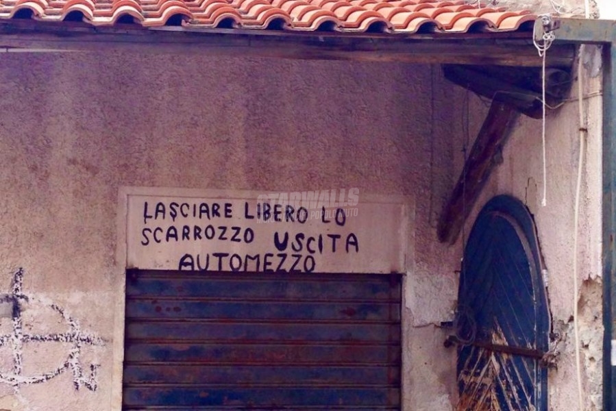 Scritte sui Muri Ben oltre il divieto di sosta