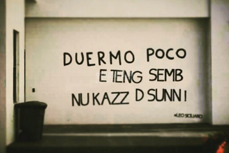 Scritte sui Muri E non sueño mucho ...