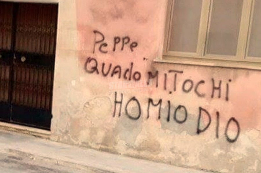 Scritte sui Muri Mani felpate