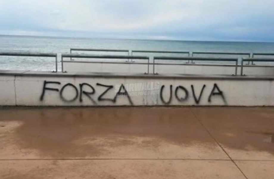 Scritte sui Muri Lungomare antifa