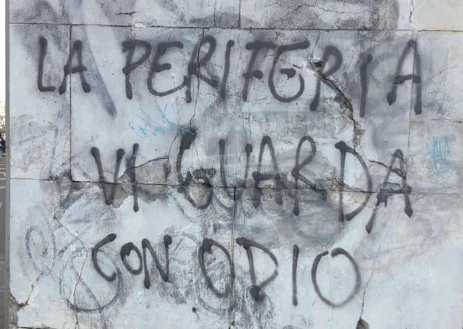 Scritte sui Muri Occhi addosso