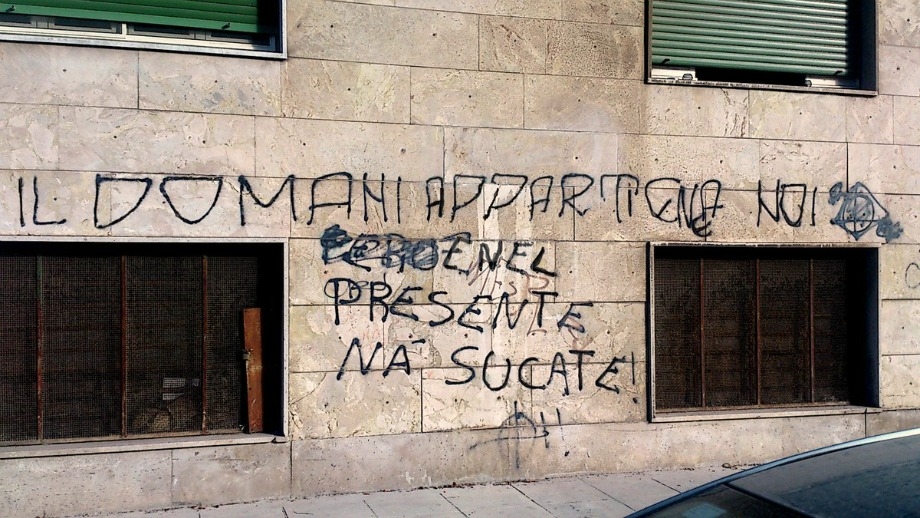 Scritte sui Muri Ciao camerata