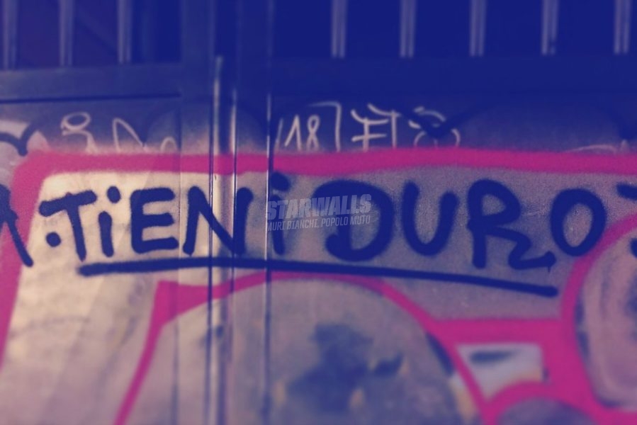 Scritte sui Muri Non mollare
