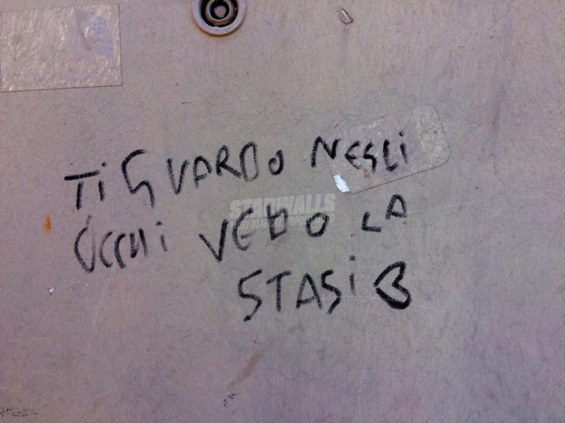 Scritte sui Muri Amori da guerra fredda