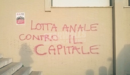 Scritte sui Muri Falce e uccello