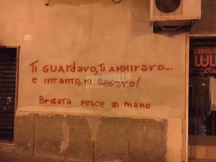 Scritte sui Muri Contemplazione pruriginosa