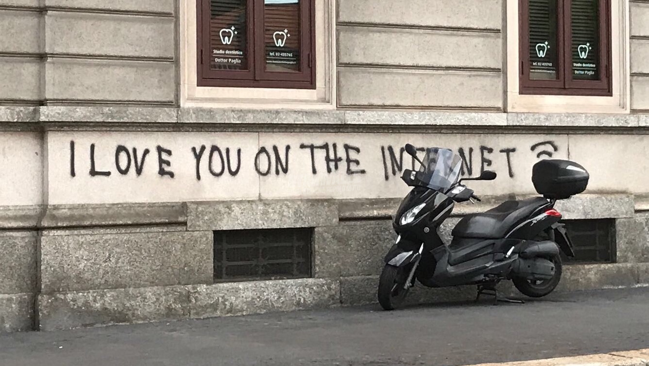 Scritte sui Muri Love is on wi-fi