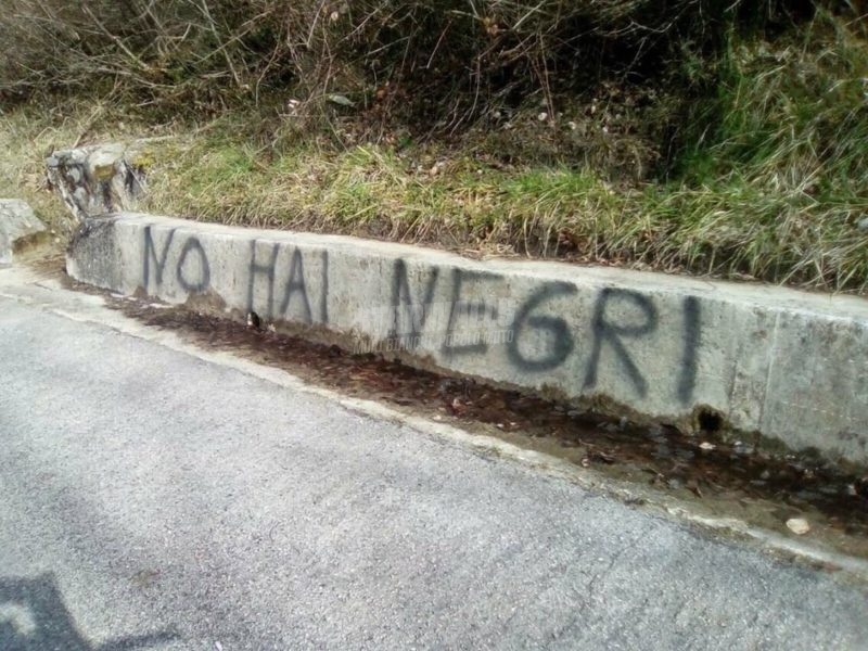 Scritte sui Muri Razzismo grammaticale