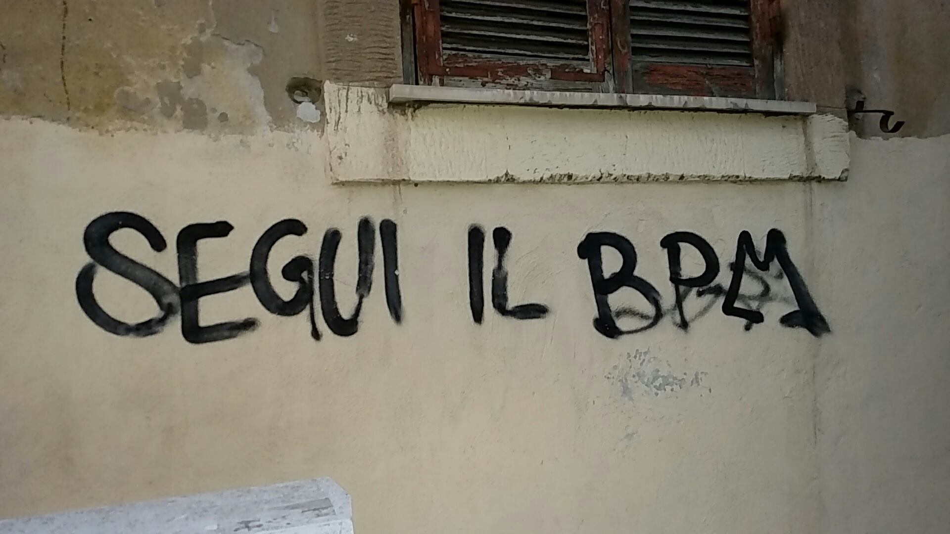 Scritte sui Muri Segui il BPM